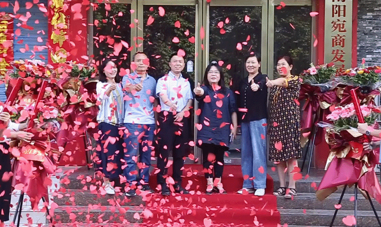 家门口学美术|热烈祝贺白又白青少儿美术学校张衡路校区盛大开业!